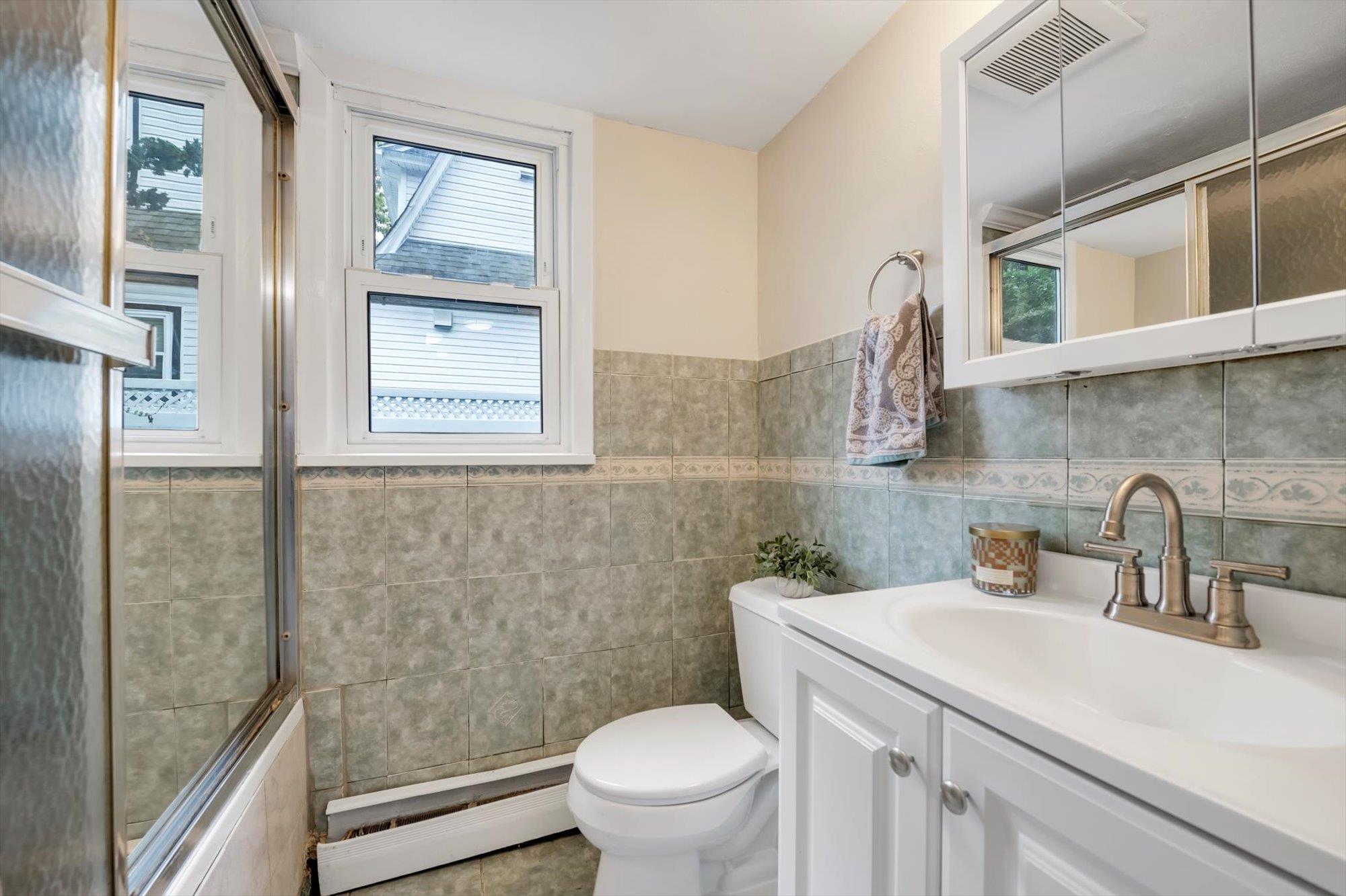 76 Melrose Avenue, Lynbrook, New York image 15