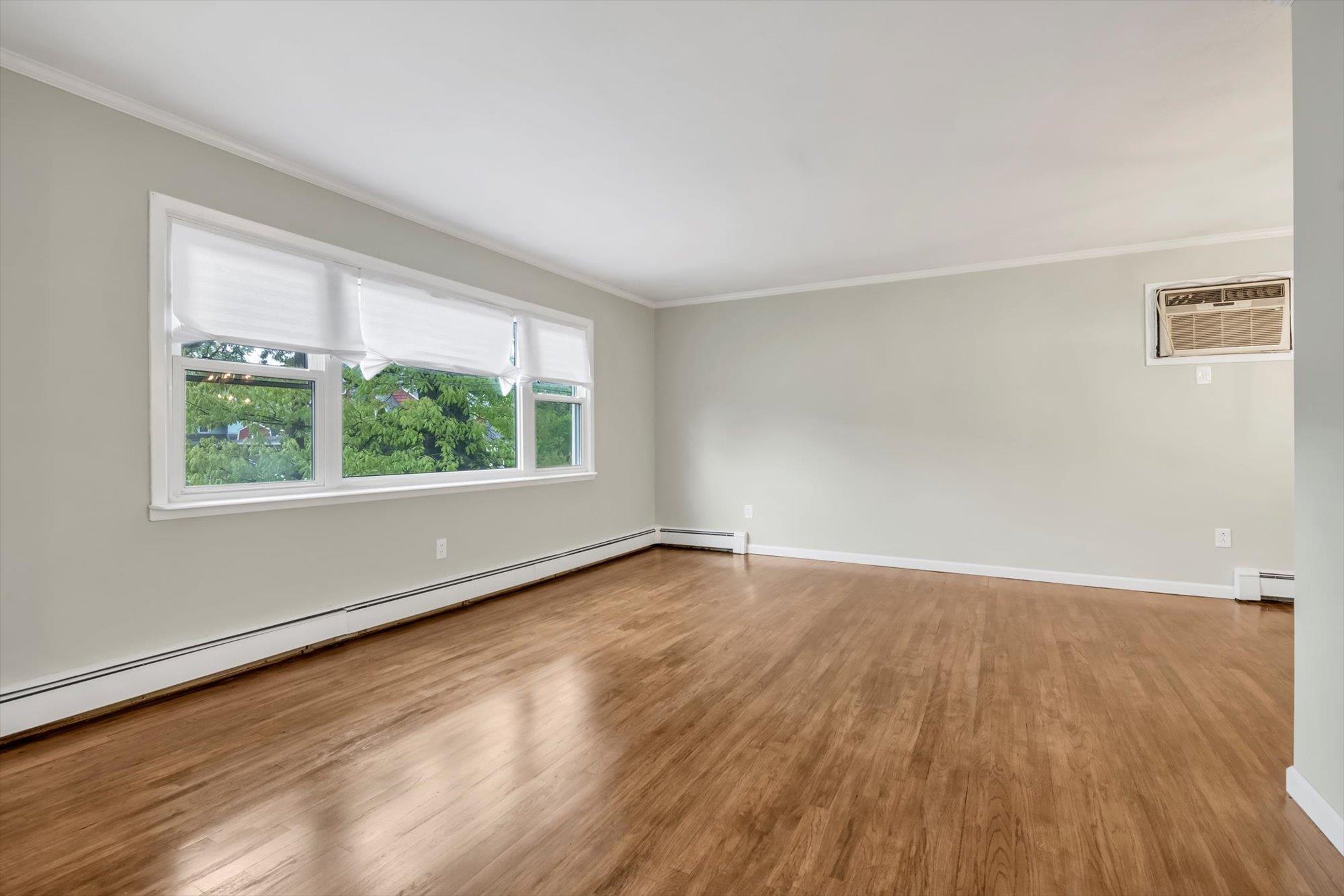 76 Melrose Avenue, Lynbrook, New York image 6