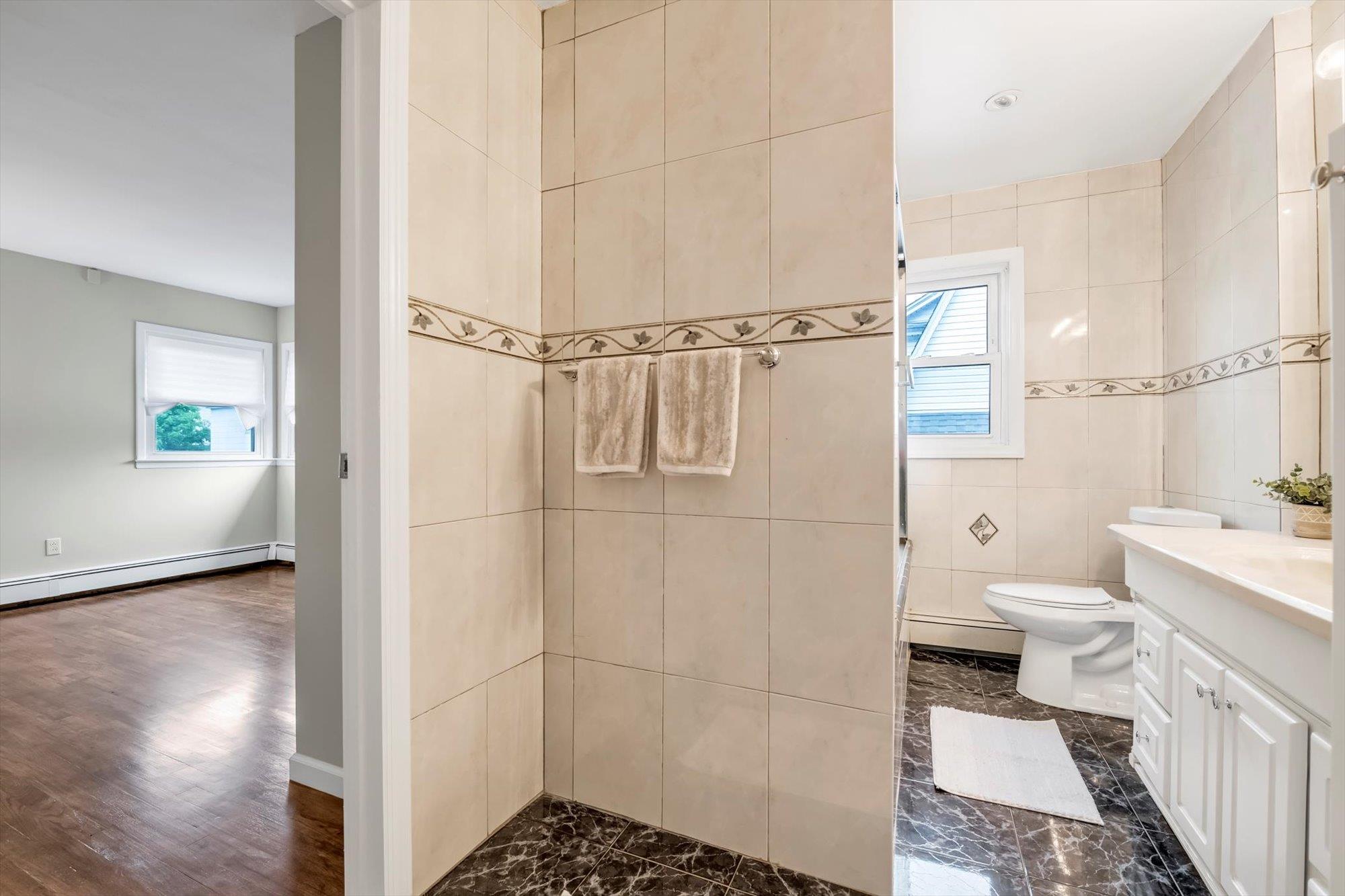 76 Melrose Avenue, Lynbrook, New York image 10