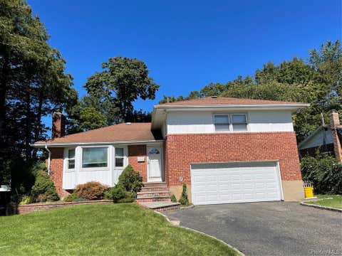 Homes For Rent - 2 Stuart Drive<br/> Syosset, NY 11791