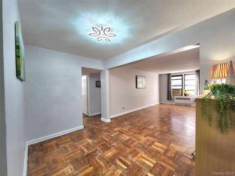 Photo of 33-27 91 St #1J, Jackson Heights, NY 11372 (MLS # 938284)