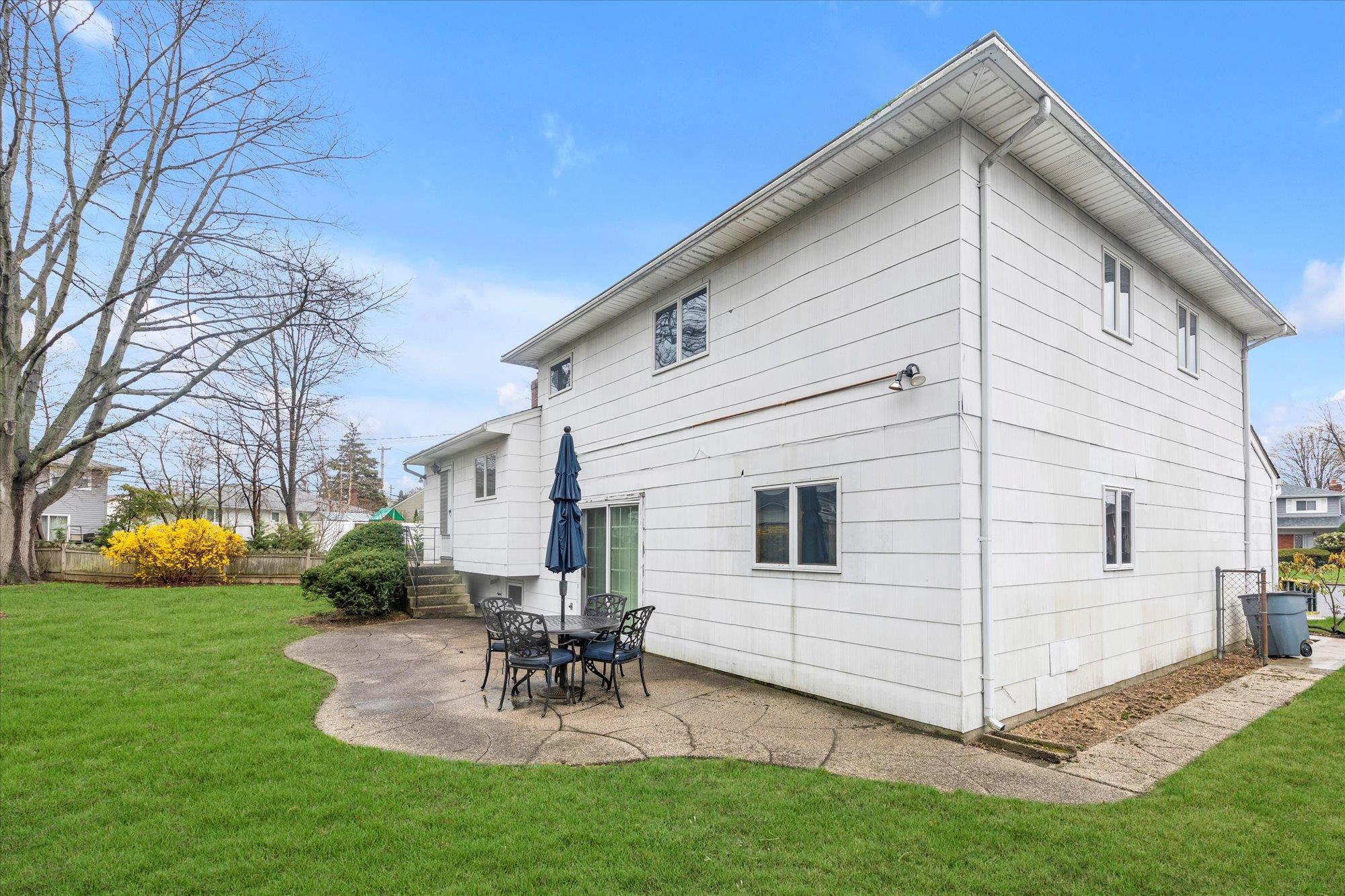 2199 Clover Court, East Meadow, New York image 21