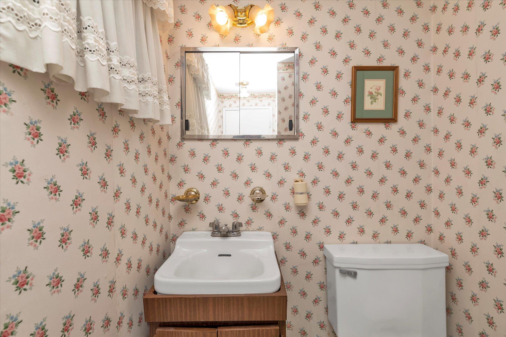 2199 Clover Court, East Meadow, New York image 13