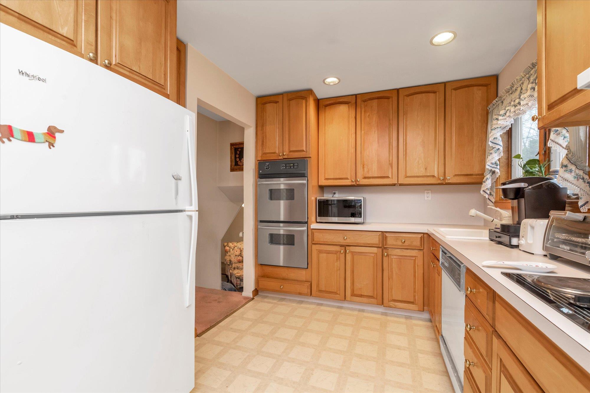 2199 Clover Court, East Meadow, New York image 8