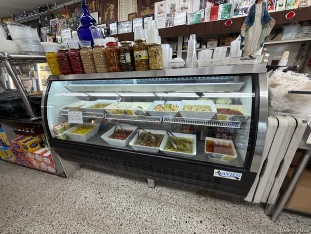 Photo of 160 Jericho Turnpike, Mineola, NY 11501 (MLS # 951497)