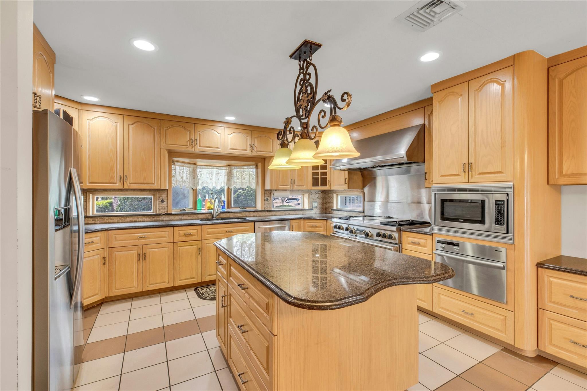 2789 Rita Court, Bellmore, New York image 9