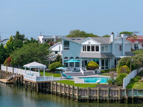 Photo of 1416 Bay Boulevard, Atlantic Beach, NY 11509 (MLS # 868045)