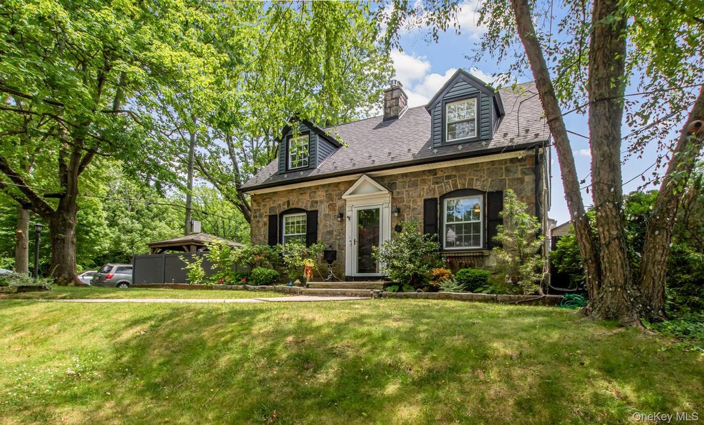 Photo of 4 Knox Pl. PL, Staten Island, NY 10314 (MLS # 1018487)