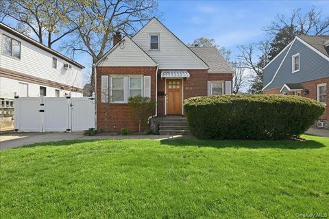 Photo of 450 Linden Street, West Hempstead, NY 11552 (MLS # 989549)