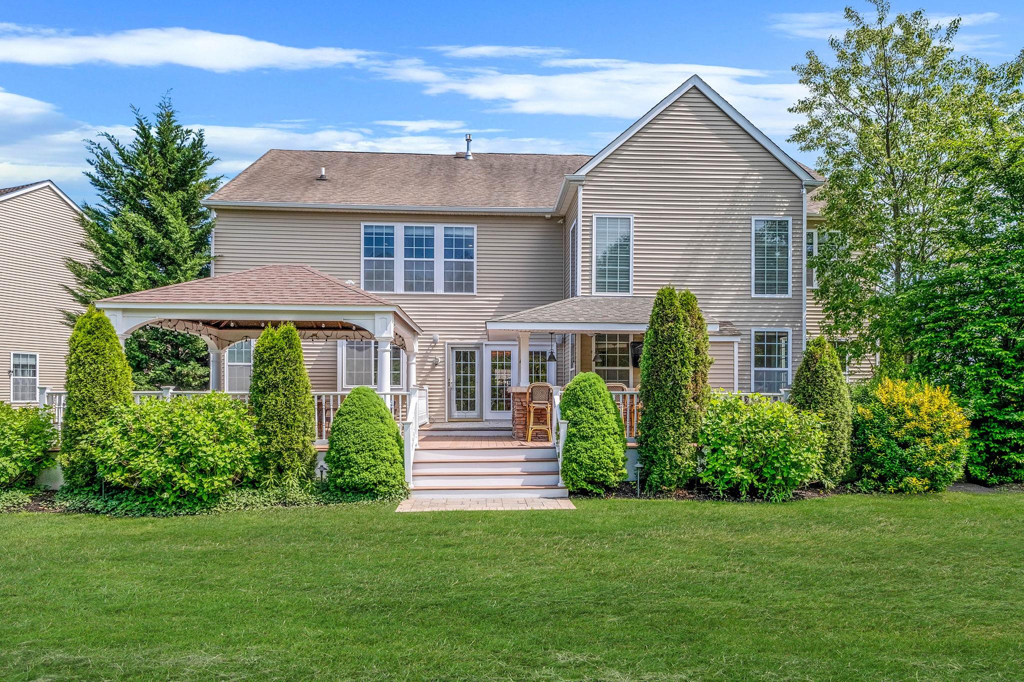 29 Pinehurst Drive, Mount Sinai, New York image 37