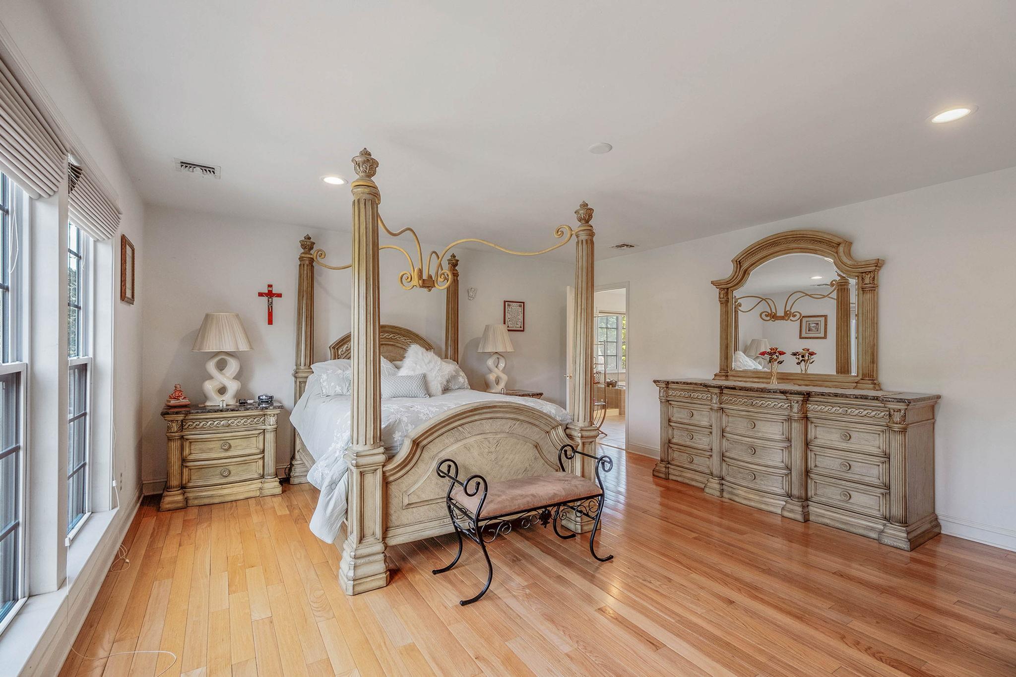 29 Pinehurst Drive, Mount Sinai, New York image 25