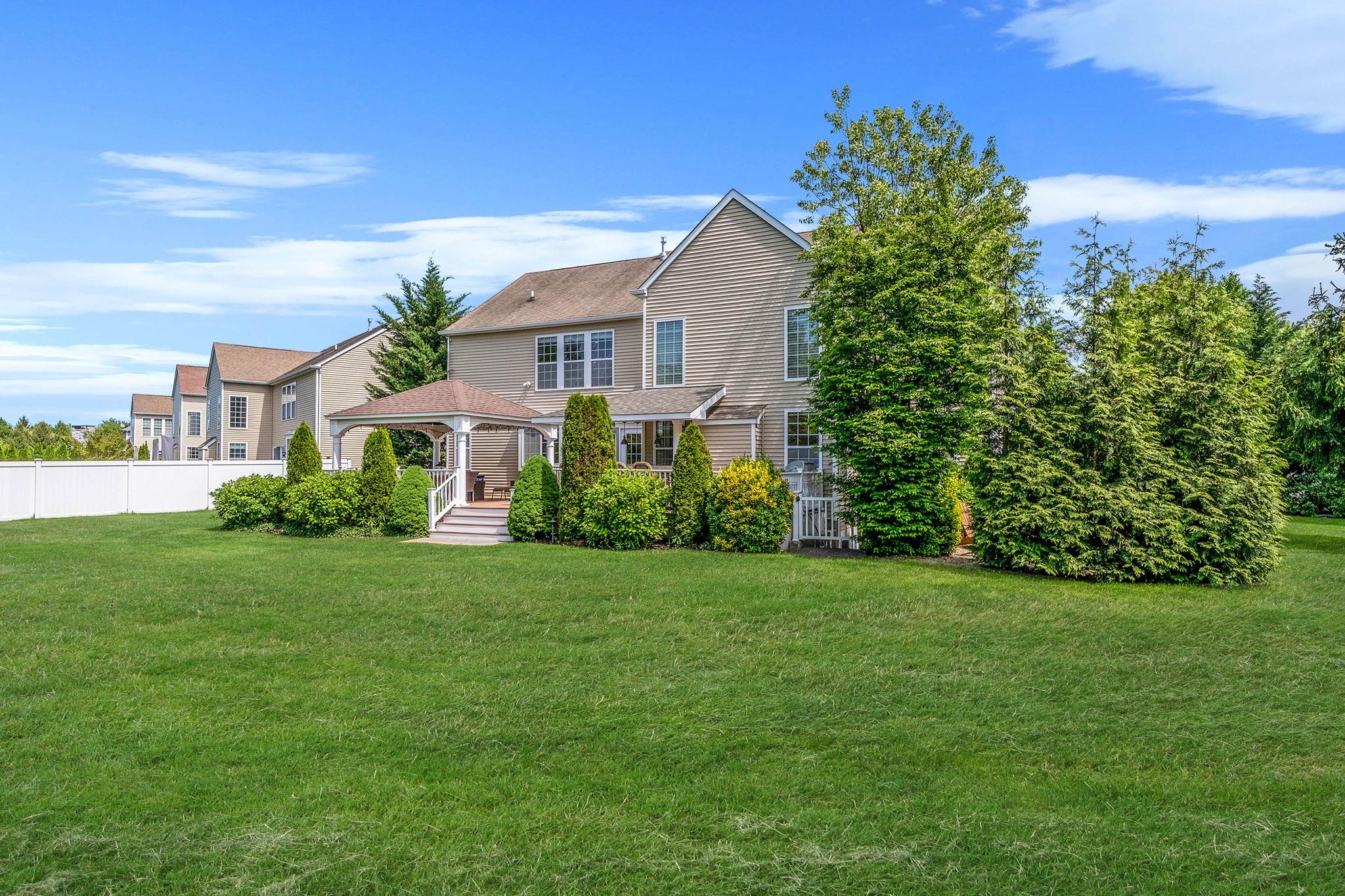 29 Pinehurst Drive, Mount Sinai, New York image 43