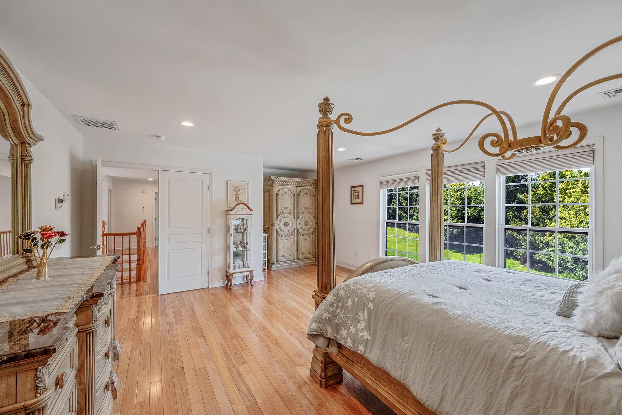 29 Pinehurst Drive, Mount Sinai, New York image 24
