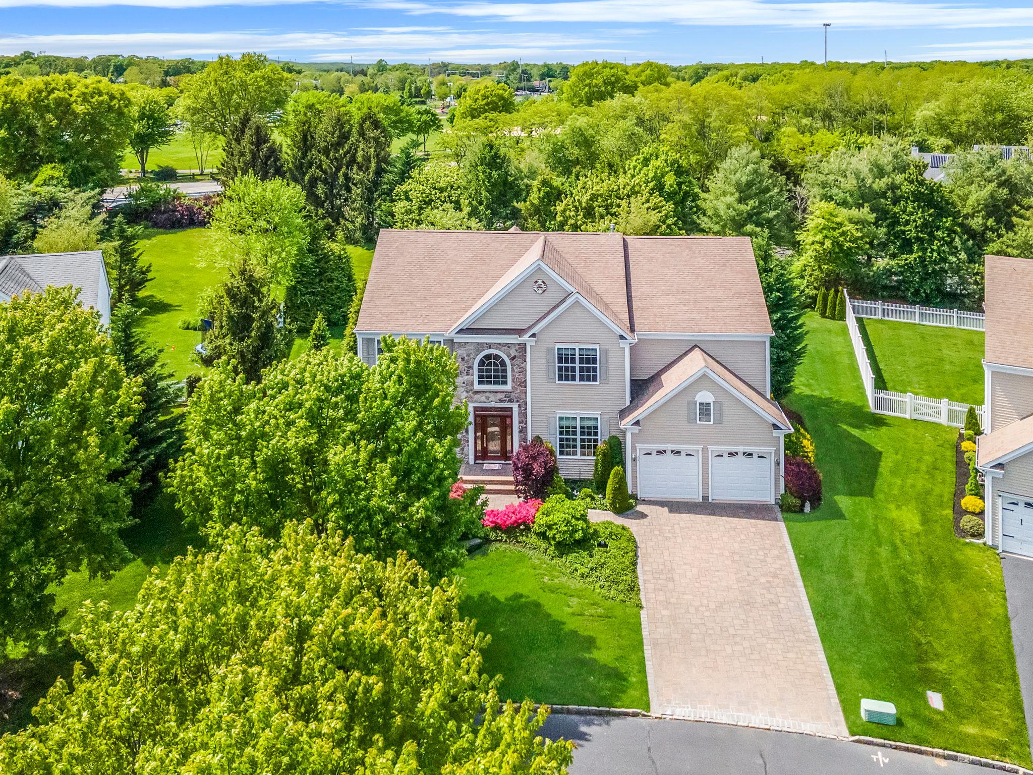 29 Pinehurst Drive, Mount Sinai, New York image 4