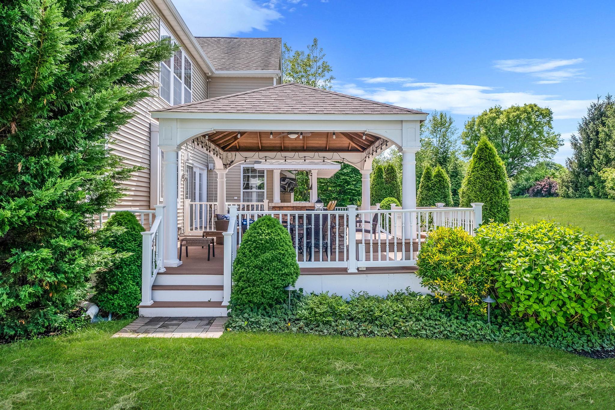 29 Pinehurst Drive, Mount Sinai, New York image 42