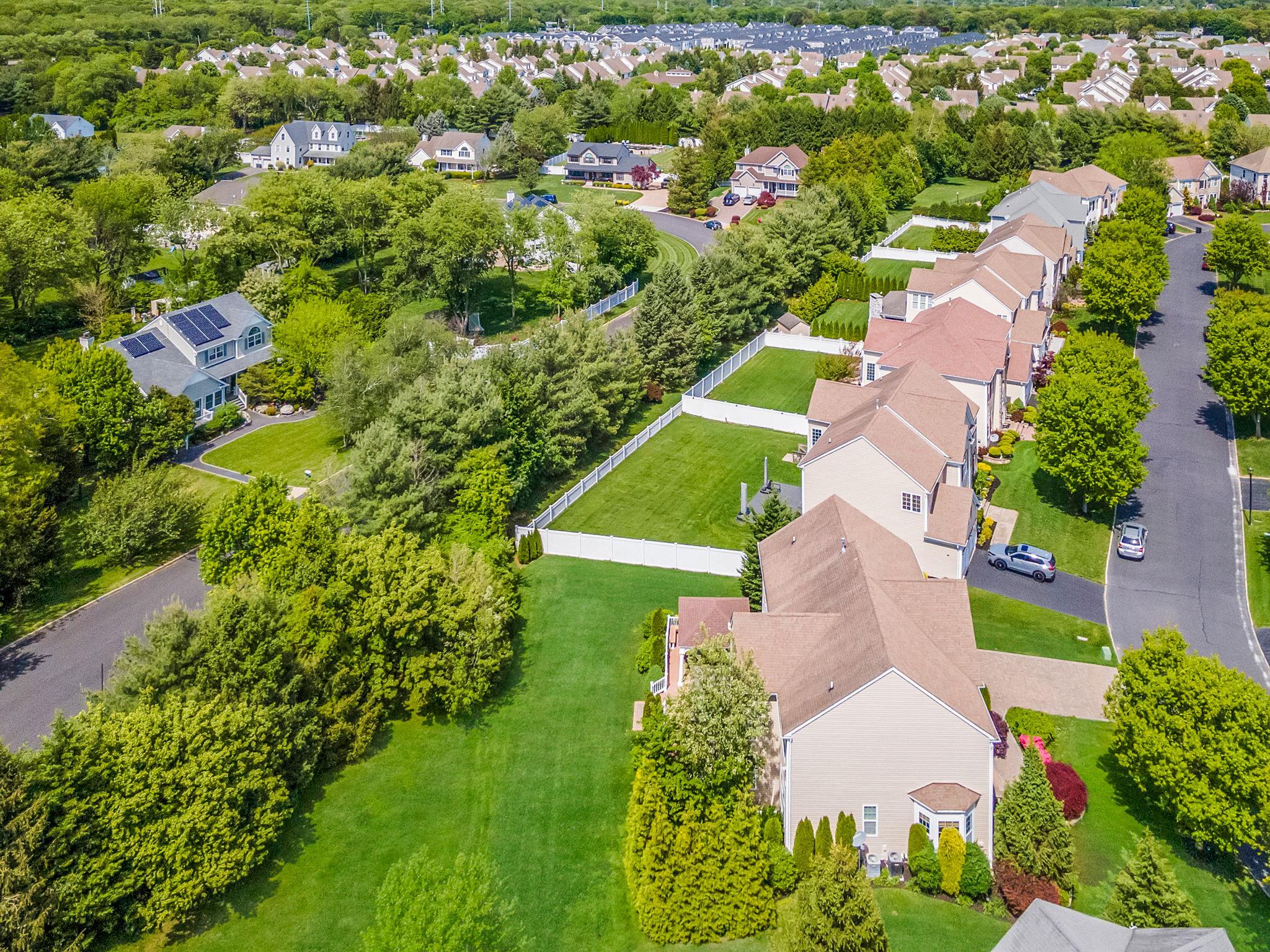 29 Pinehurst Drive, Mount Sinai, New York image 5