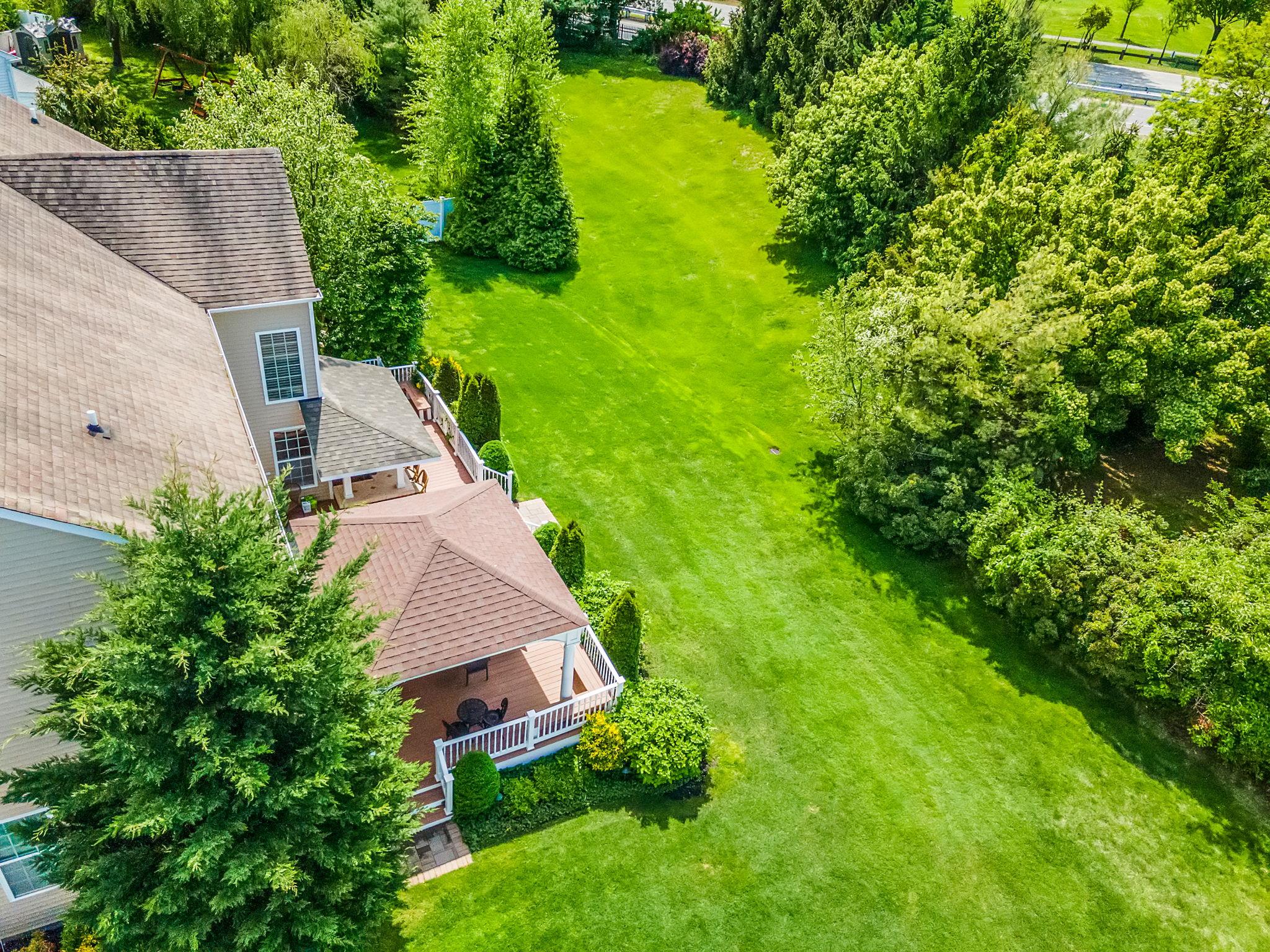 29 Pinehurst Drive, Mount Sinai, New York image 8