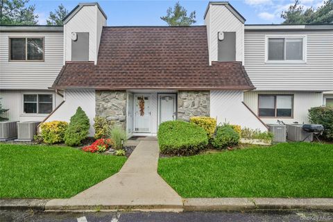 Photo of 10 Point Circle S #10, Coram, NY 11727 (MLS # 919129)