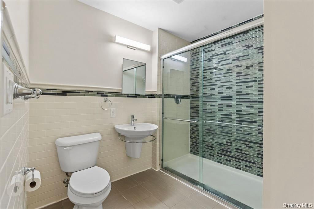 160 Chatterton Avenue 1A