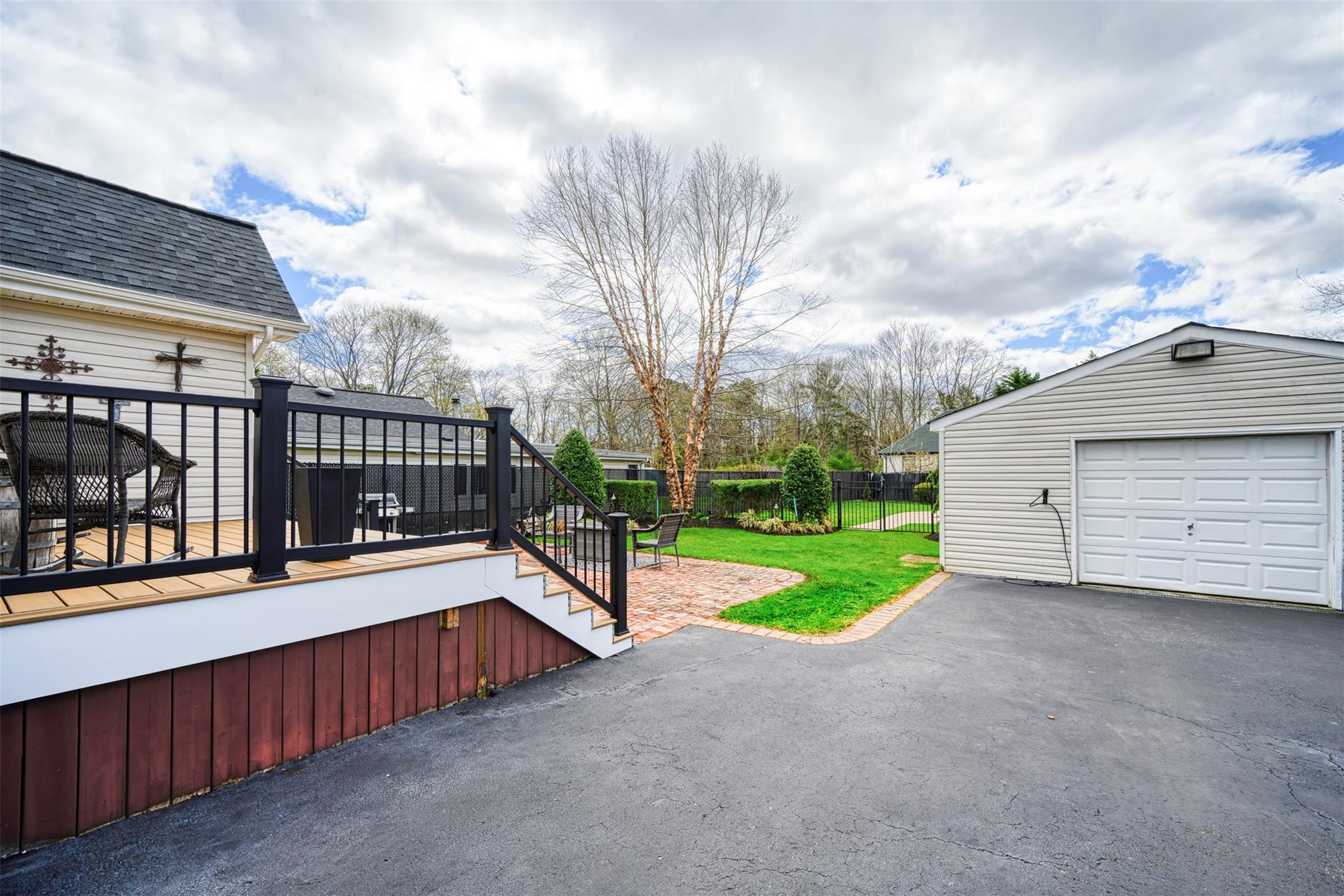 120 Floral Park Street, Islip Terrace, New York image 40