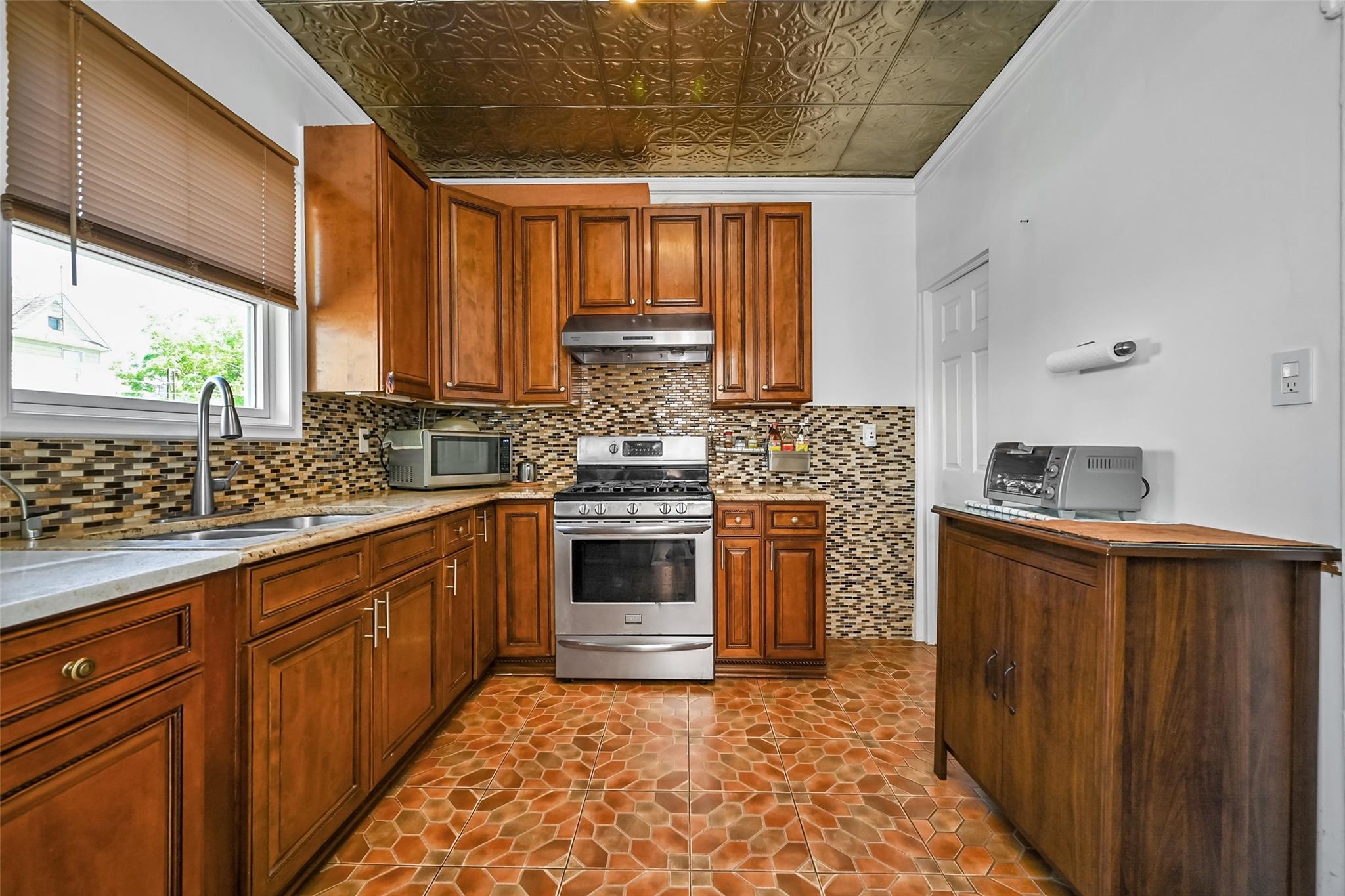 87-71 111th Street, Richmond Hill, New York image 6