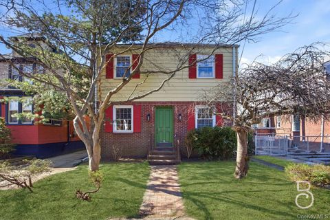 Photo of 94-11 70th Avenue, Forest Hills, NY 11375 (MLS # 973023)