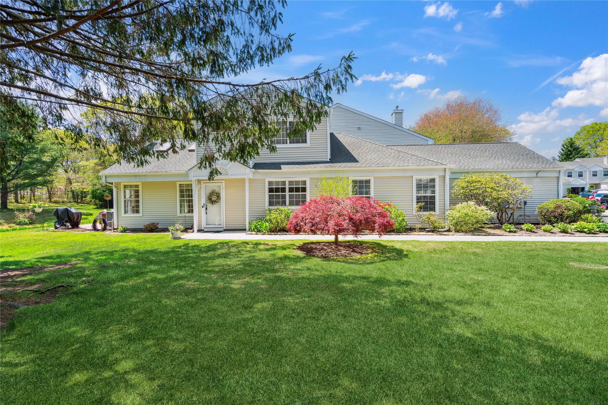77 Fox Court, Manorville, New York image 2