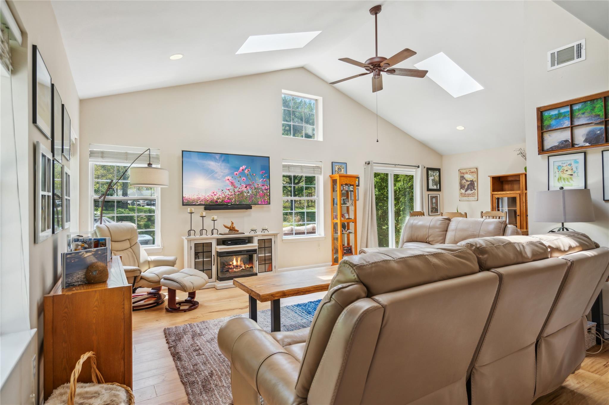 77 Fox Court, Manorville, New York image 8