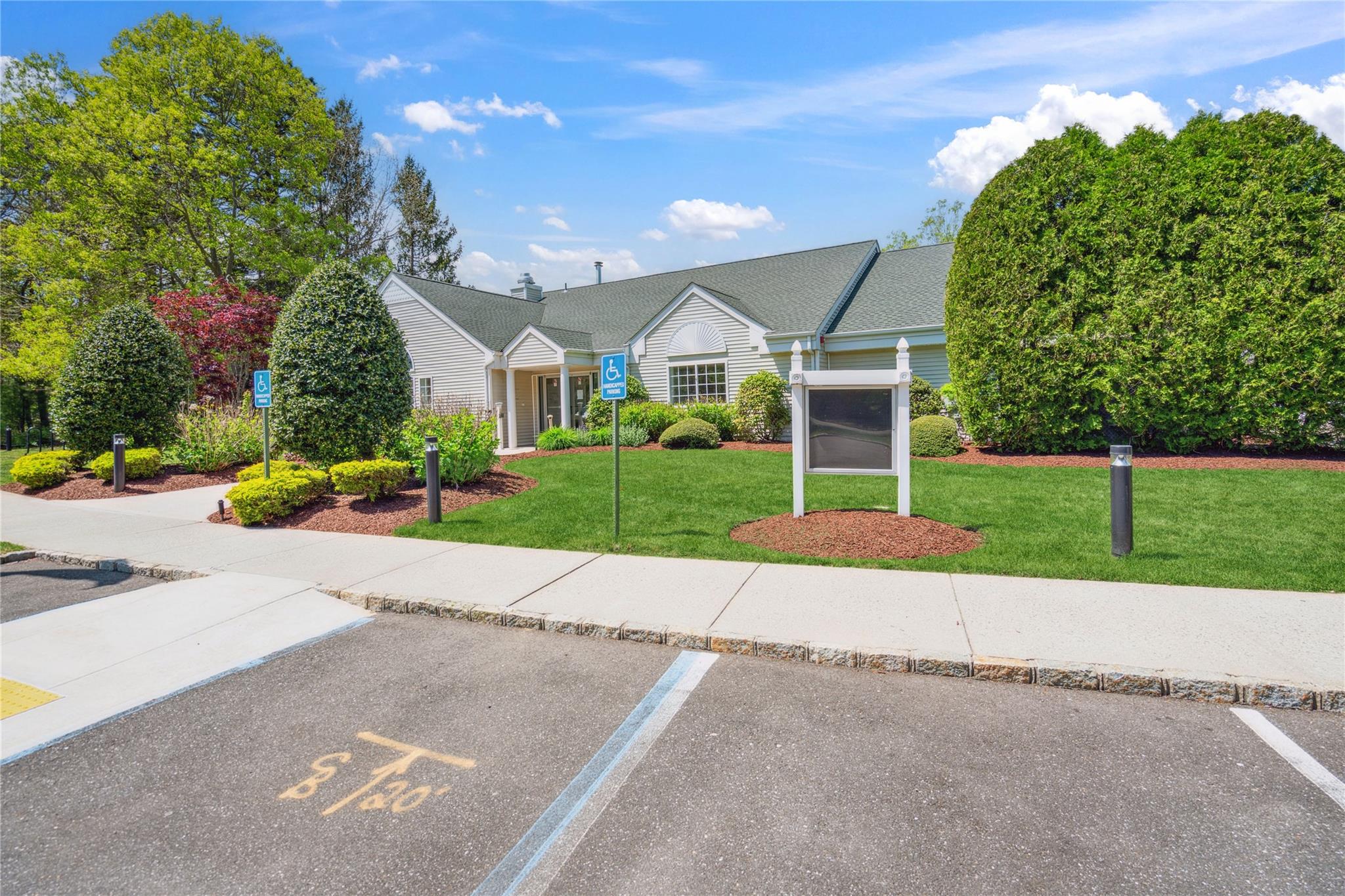77 Fox Court, Manorville, New York image 30