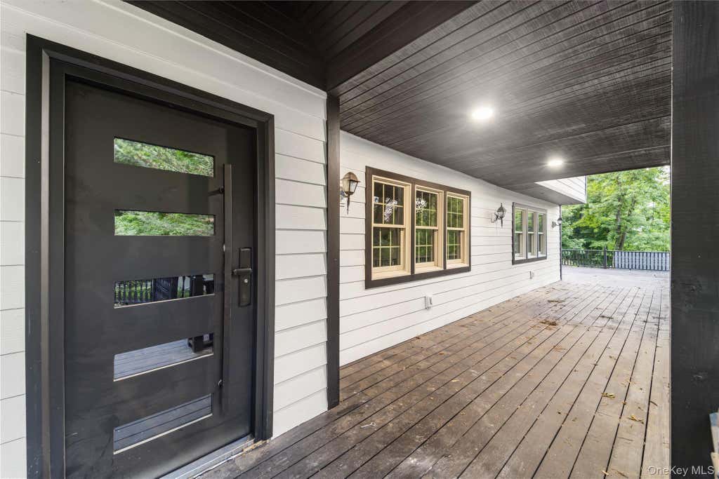 Photo of 17 Ridge Way, Purdys, NY 10578 (MLS # 1036592)