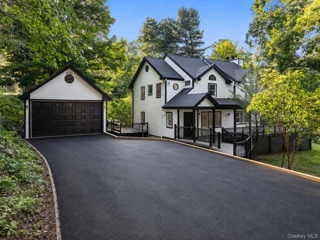 Photo of 17 Ridge Way, Purdys, NY 10578 (MLS # 1036592)