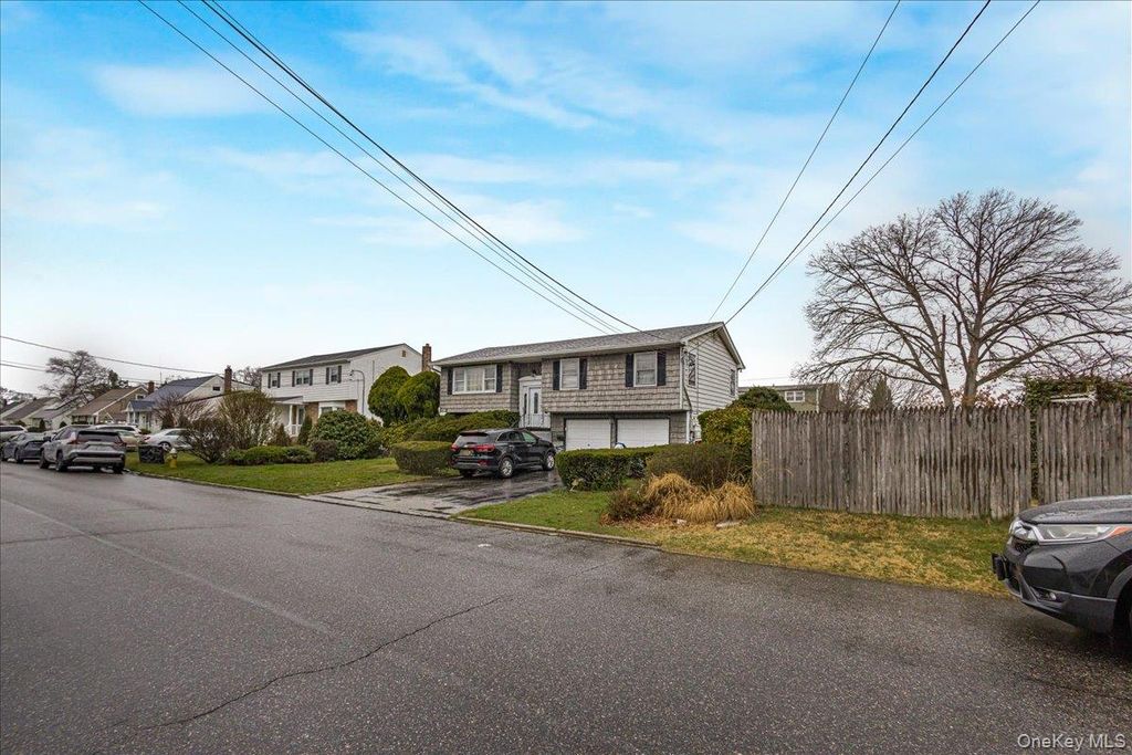 Photo of 286 W 13th Street, Deer Park, NY 11729 (MLS # 987410)