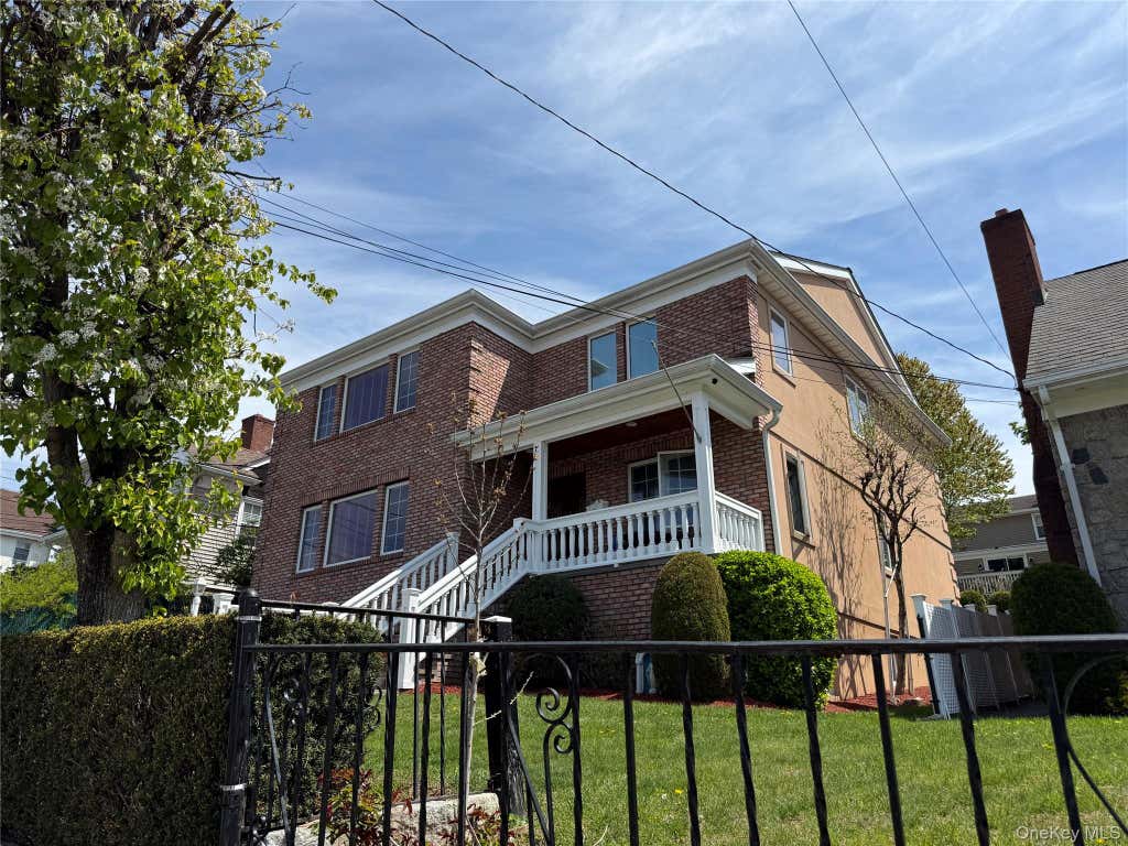 Photo of 124 Lakeview Avenue, West Harrison, NY 10604 (MLS # 1020199)