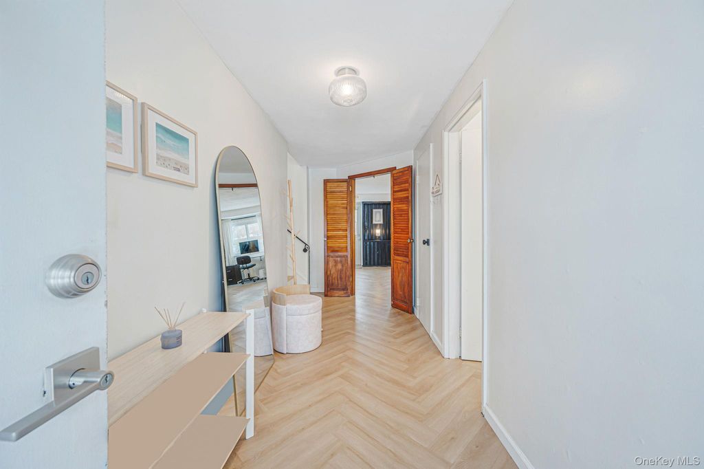 Photo of 7 Seneca Drive, Commack, NY 11725 (MLS # 949595)