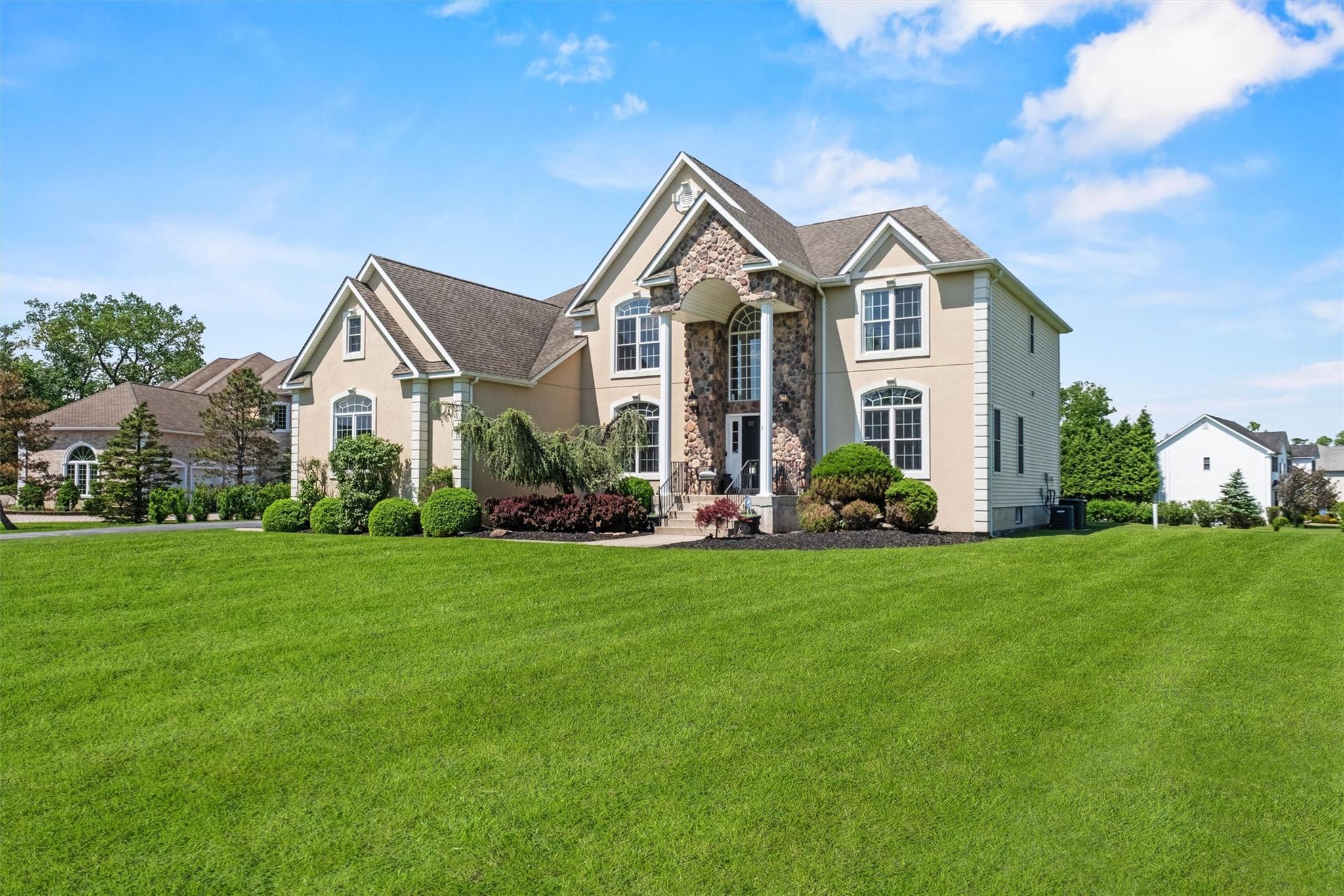 10 Trout Ponds Court, Brookhaven, New York image 2