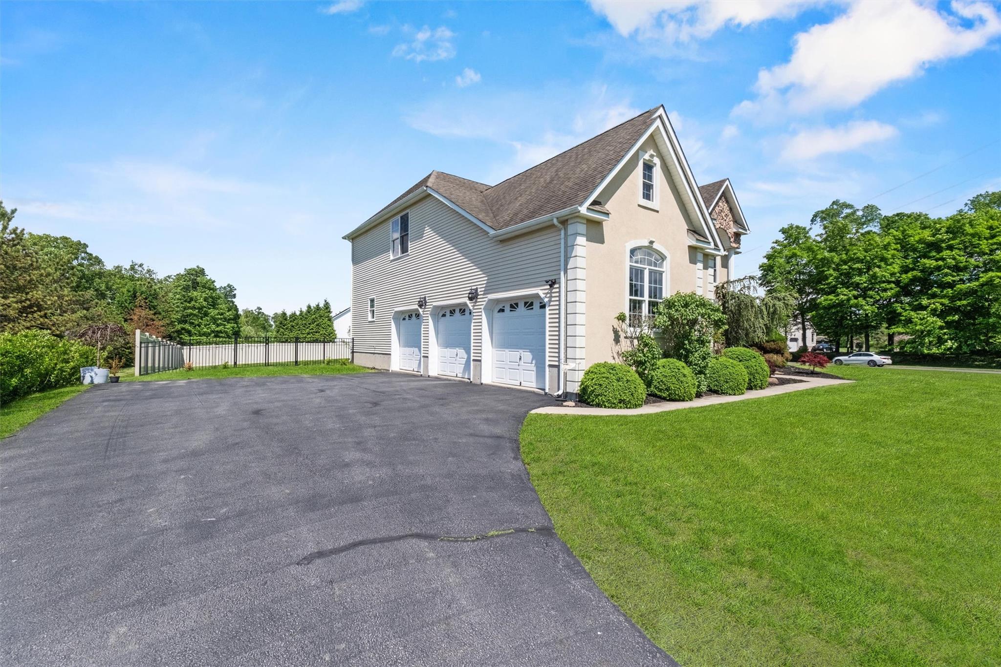 10 Trout Ponds Court, Brookhaven, New York image 47