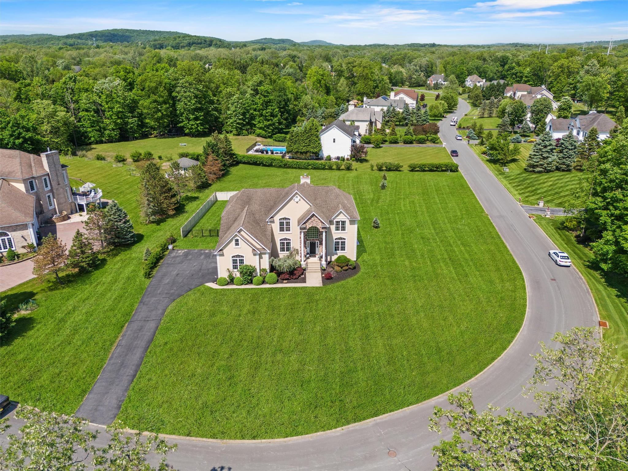 10 Trout Ponds Court, Brookhaven, New York image 4