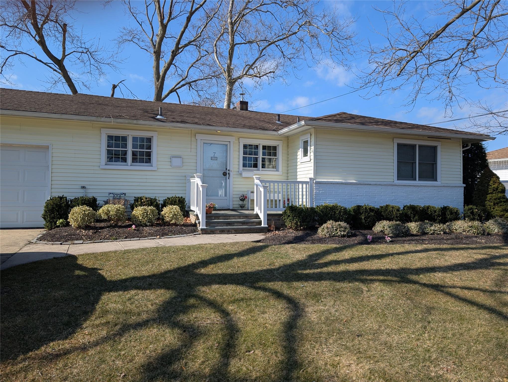 7 N Brian Street, Plainview, New York image 1