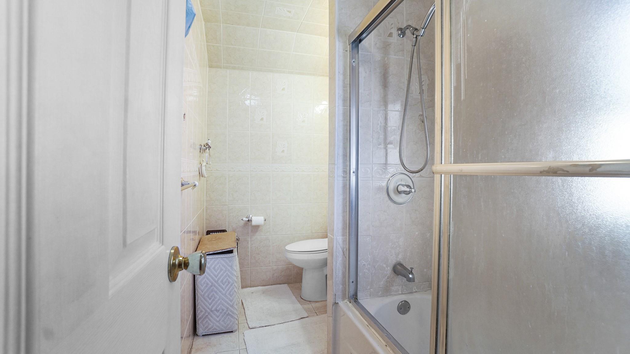 93-28 212 Street, Queens Village, New York image 10