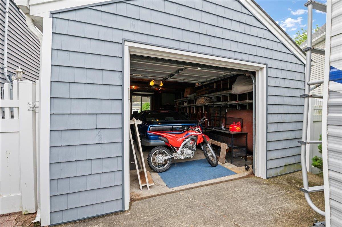 25 Castle Lane, Levittown, New York image 31