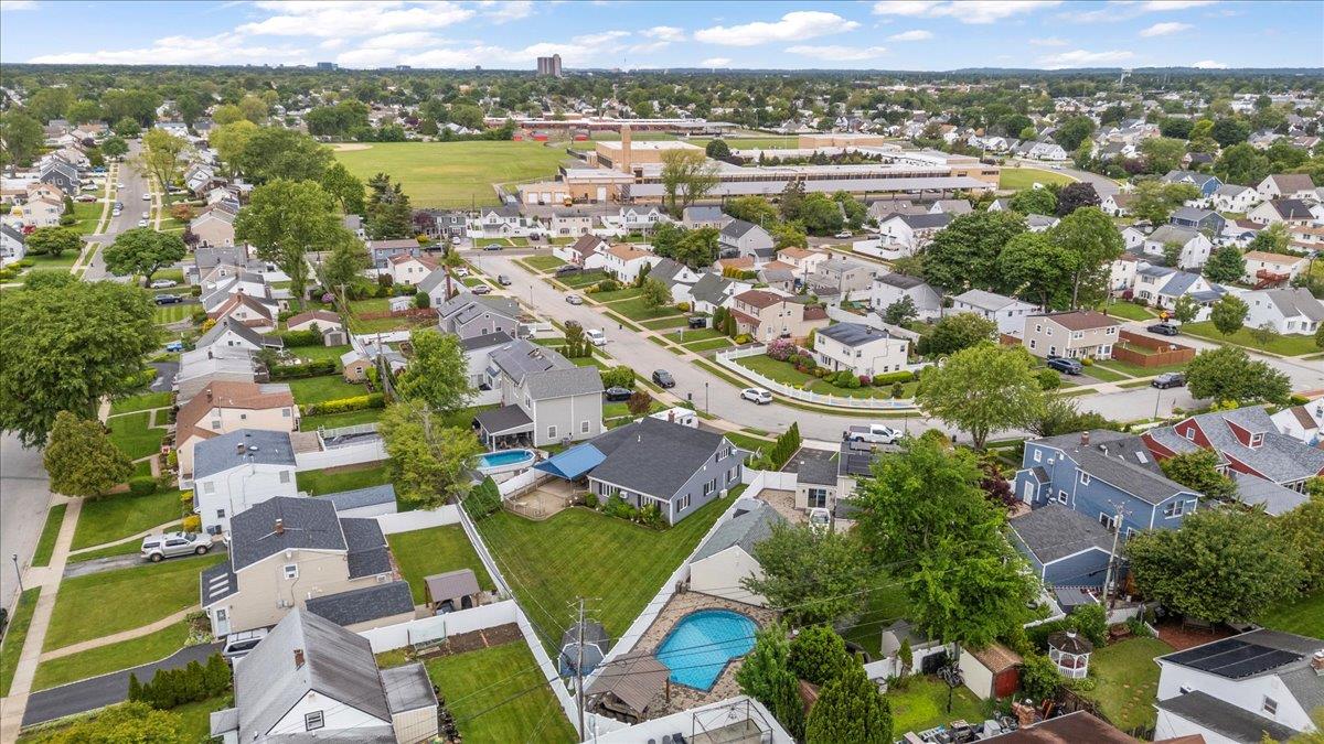 25 Castle Lane, Levittown, New York image 30