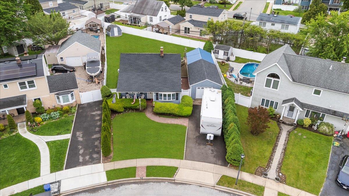 25 Castle Lane, Levittown, New York image 28