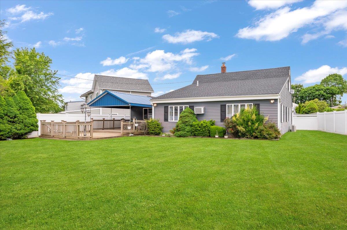 25 Castle Lane, Levittown, New York image 27