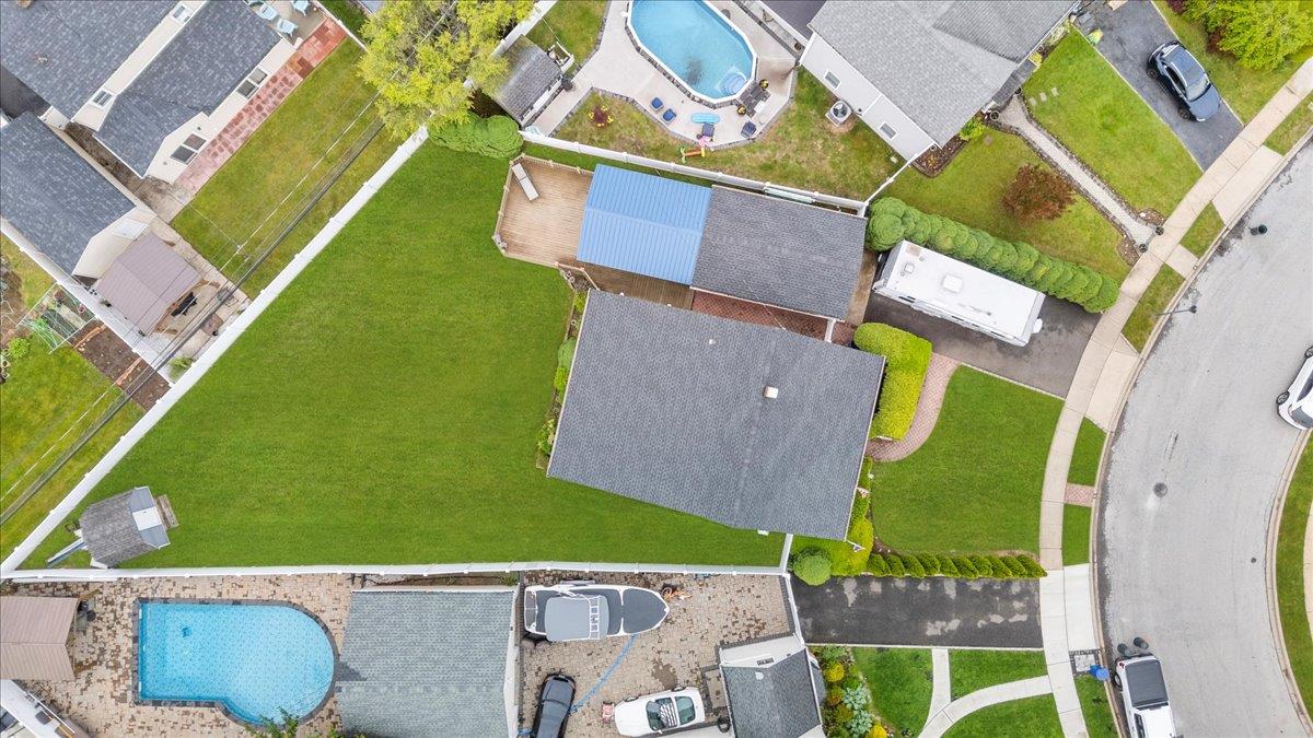 25 Castle Lane, Levittown, New York image 29