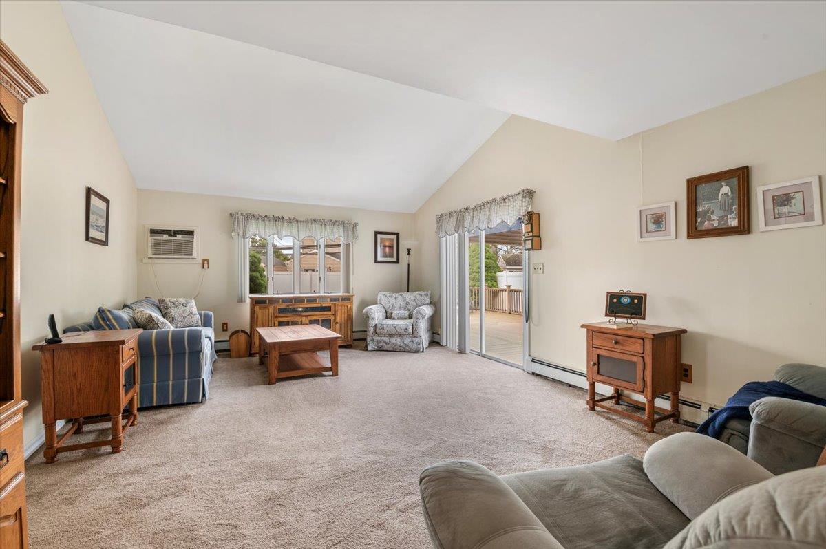 25 Castle Lane, Levittown, New York image 15