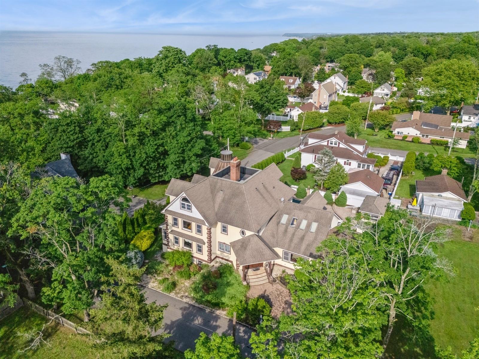 80 Soundview Drive