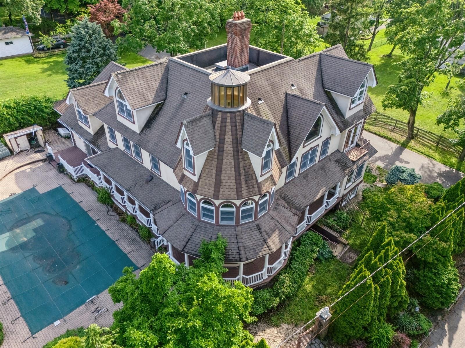 80 Soundview Drive