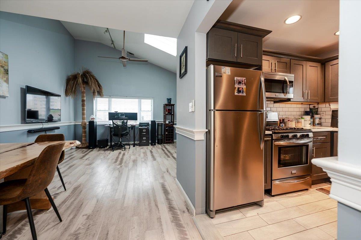 537 E Broadway 2