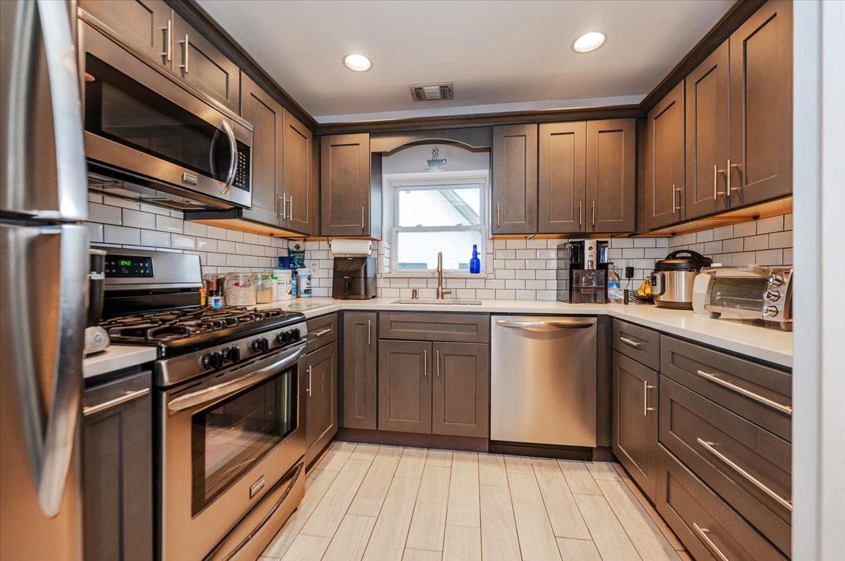 537 E Broadway 2