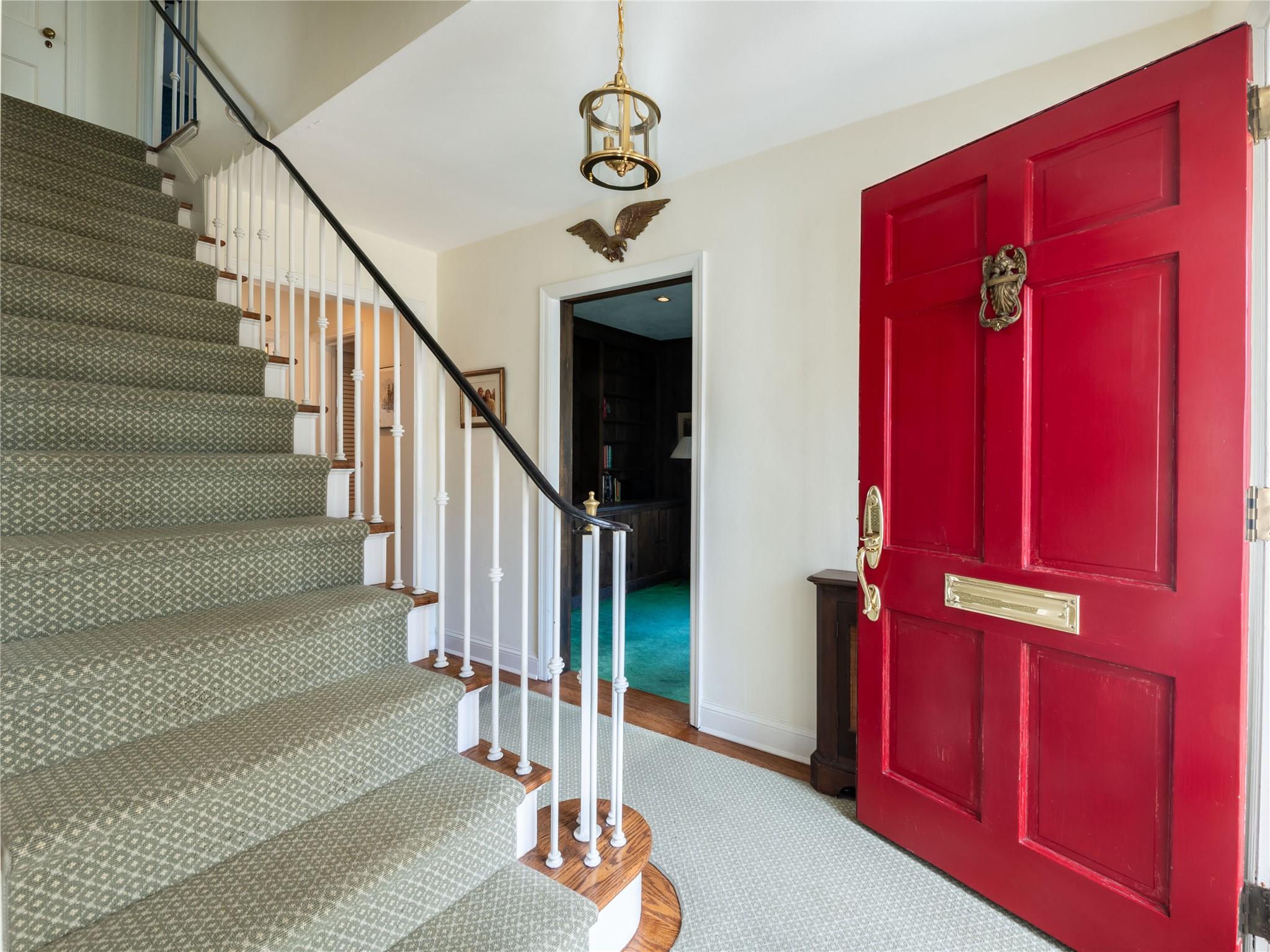 55 Parkwoods Road, Manhasset, New York image 5